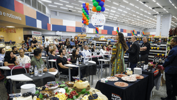 Encontro mensal itinerante Confraria de Vinhos na Coop Joana Angélica, em São Caetano do Sul