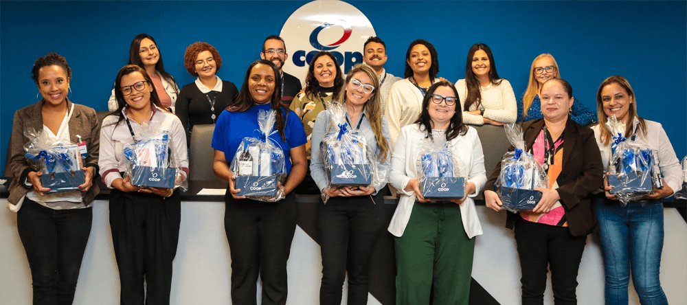 Grupo de mulheres representando as lideranças femininas na Coop